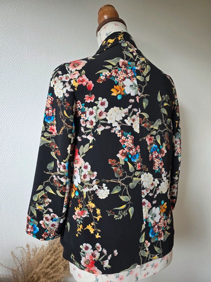 Très jolie veste blazer fleuri bershka taille S - photo numéro 5