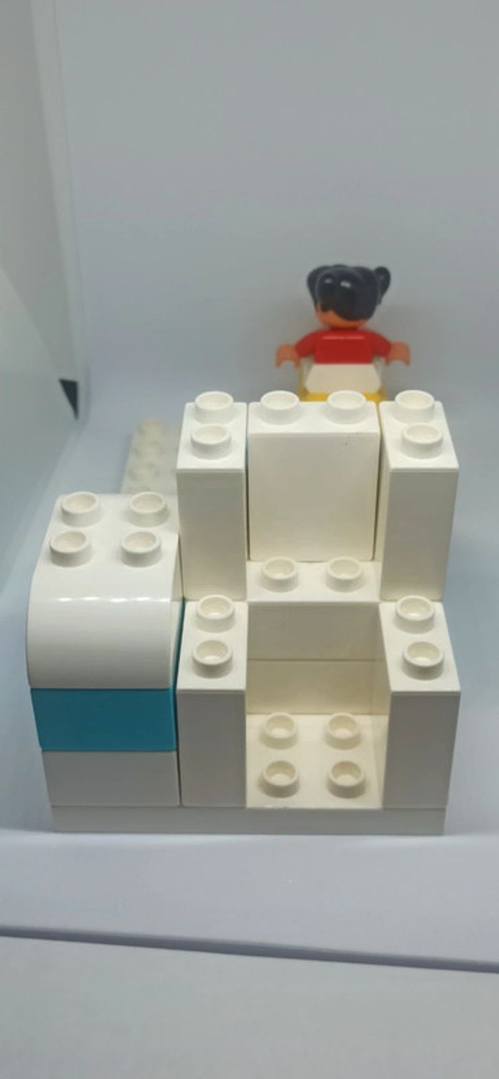 Décor paysage de neige avec luge et enfant lego duplo - photo numéro 9