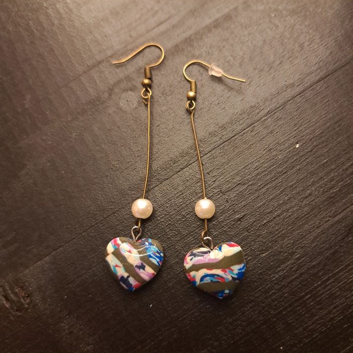 Boucles d'oreilles pendante pâte polymere multicolore cœur - photo numéro 2