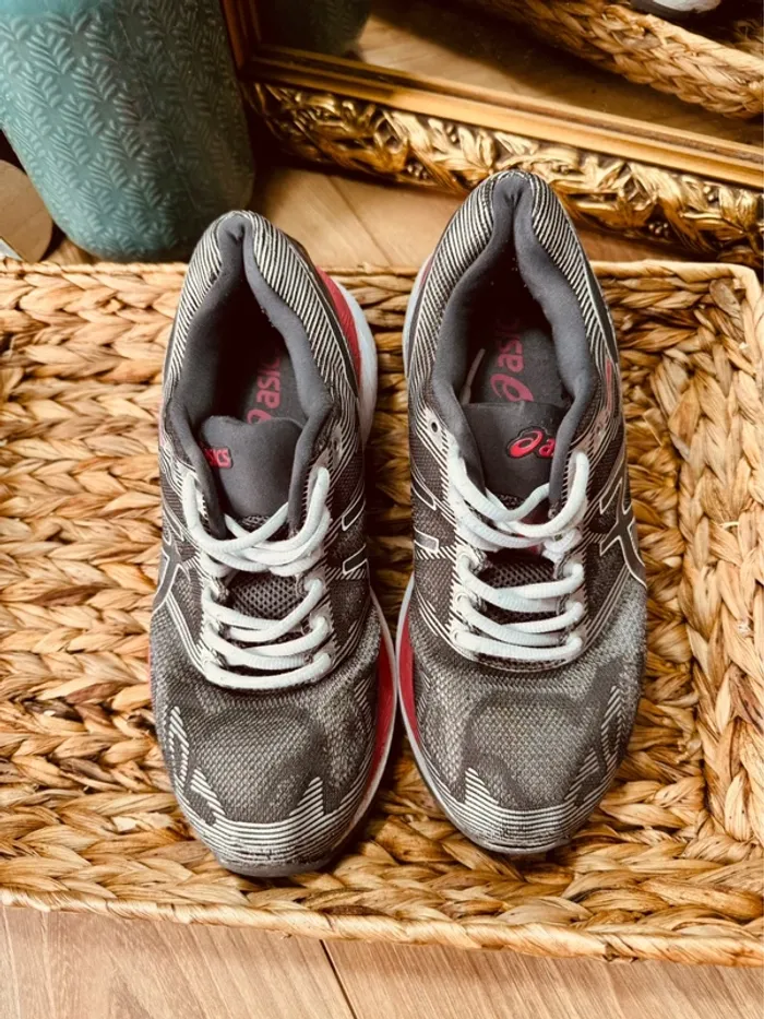 Pointure 37,5 baskets running femme ASICS grises et rose 🩷 - photo numéro 2