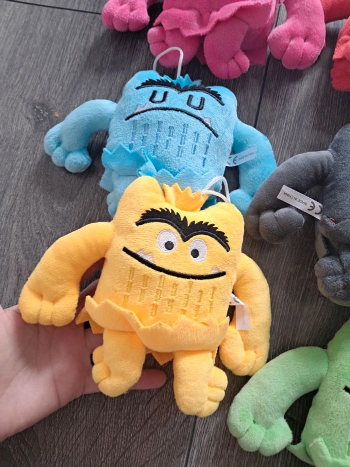 6 jolies peluches monstres de la couleur des emotions - photo numéro 3