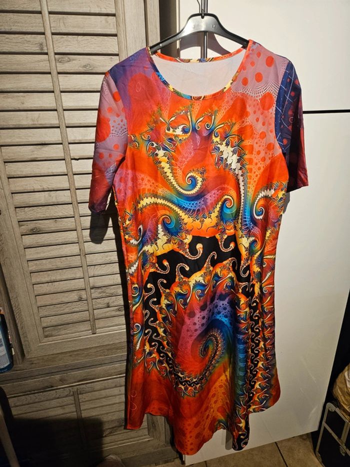 Robe longue en dessous du genou manche courte taille S (taille plus du M)