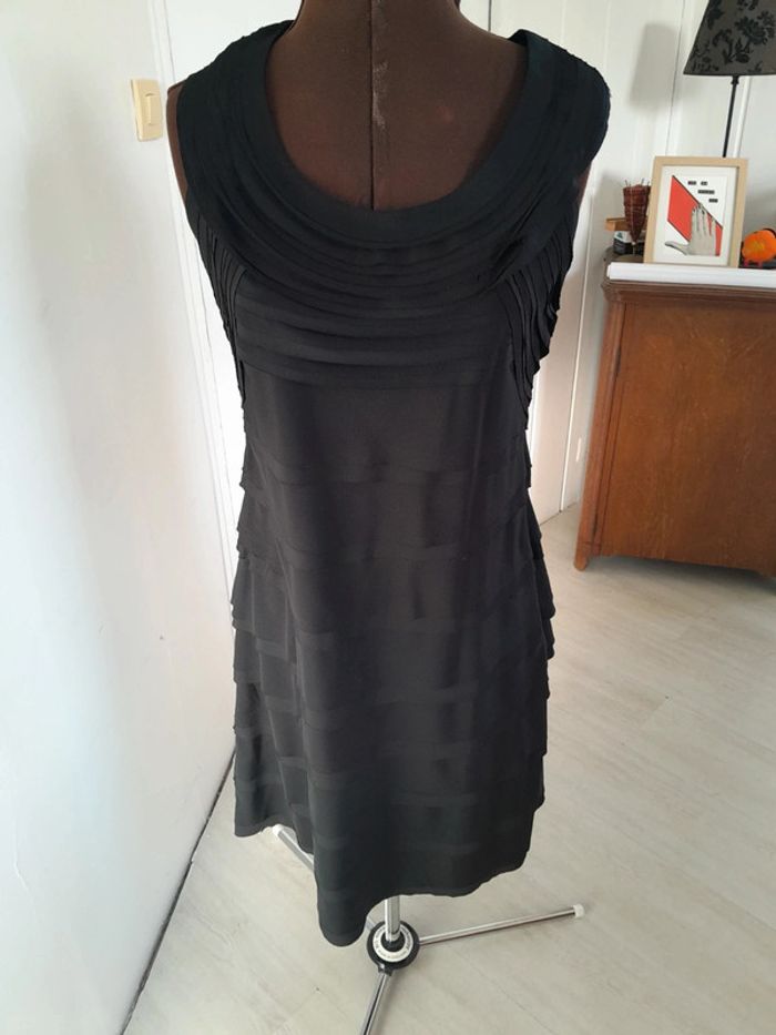 Jolie petite  robe noire de soirée Jacqueline riu