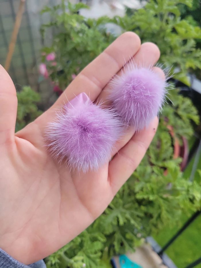 Clips d oreilles pompons mauves - photo numéro 3