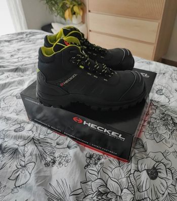 Chaussures de sécurité heckel 43 neuf.