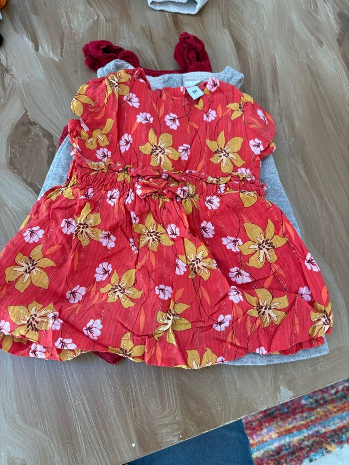 Lot 3 robe + 1 combinaison  3 mois - photo numéro 5