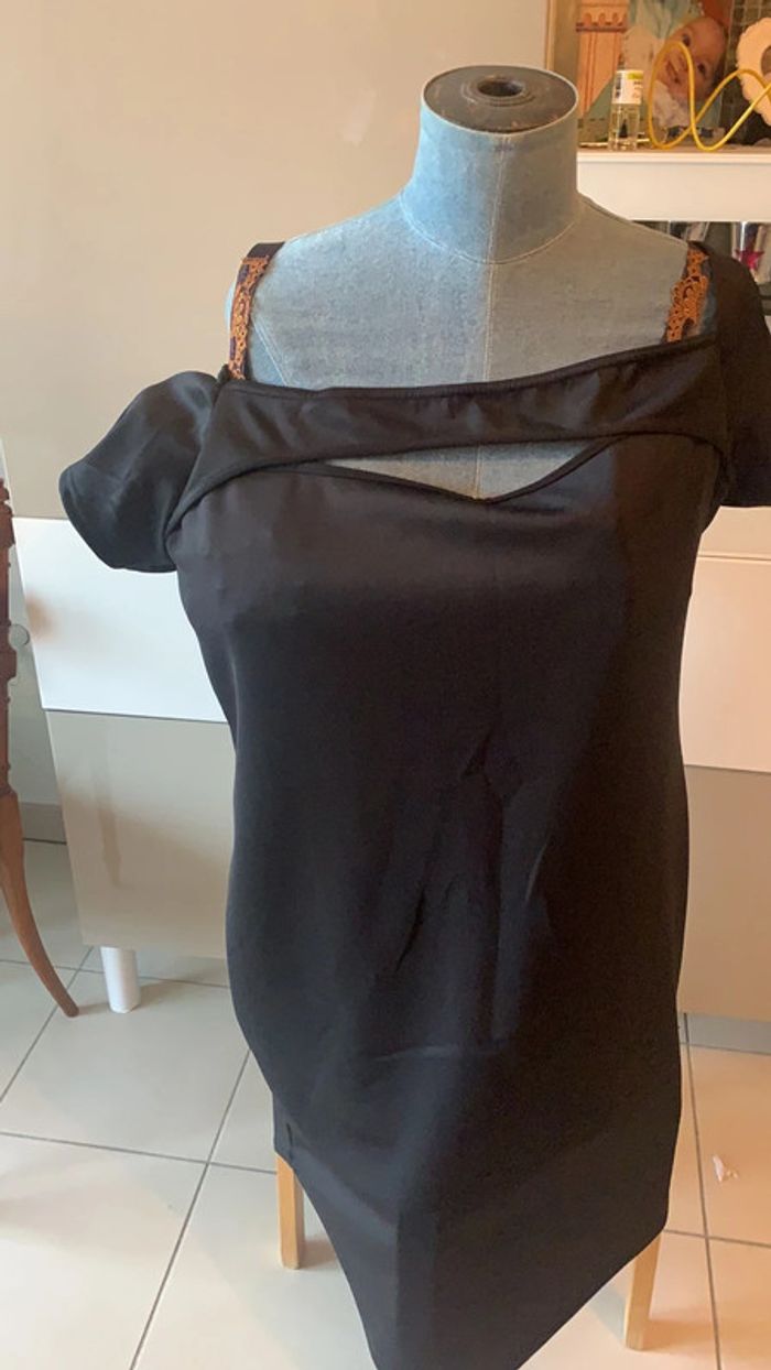Robe cocktail boohoo taille 52/54 décolleté bardo original et bas en pointe mesure dans descriptif