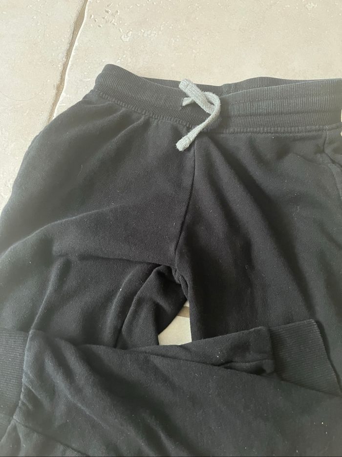 Survêtement / Jogging noir Kiabi 8 ans - photo numéro 2