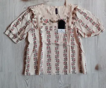 Blouse chemisier Sergent Major 
Thème Sur les routes de Dordogne 
Taille 10 ans
Neuf étiqueté