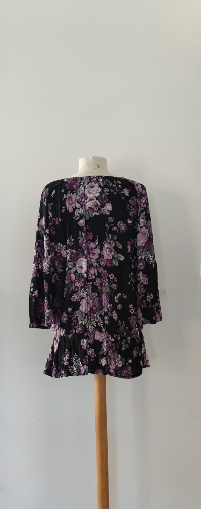 Blouse Armand Thiery fleurie noir violet taille 38 viscose très bon état - photo numéro 2