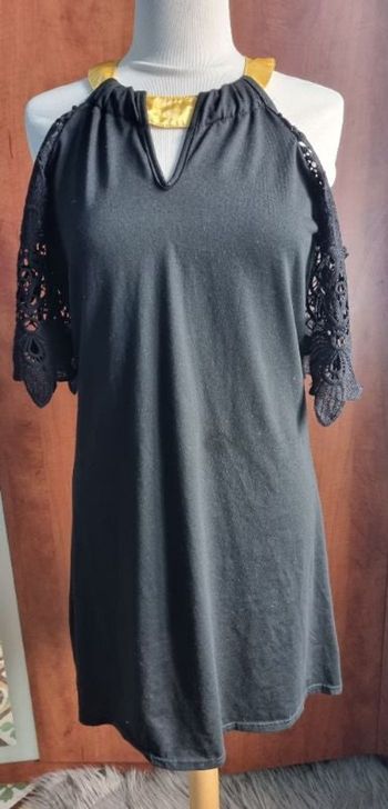 Robe noir avec manches motifs brodé taille S