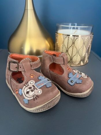 Chaussure enfant T.16 neuve