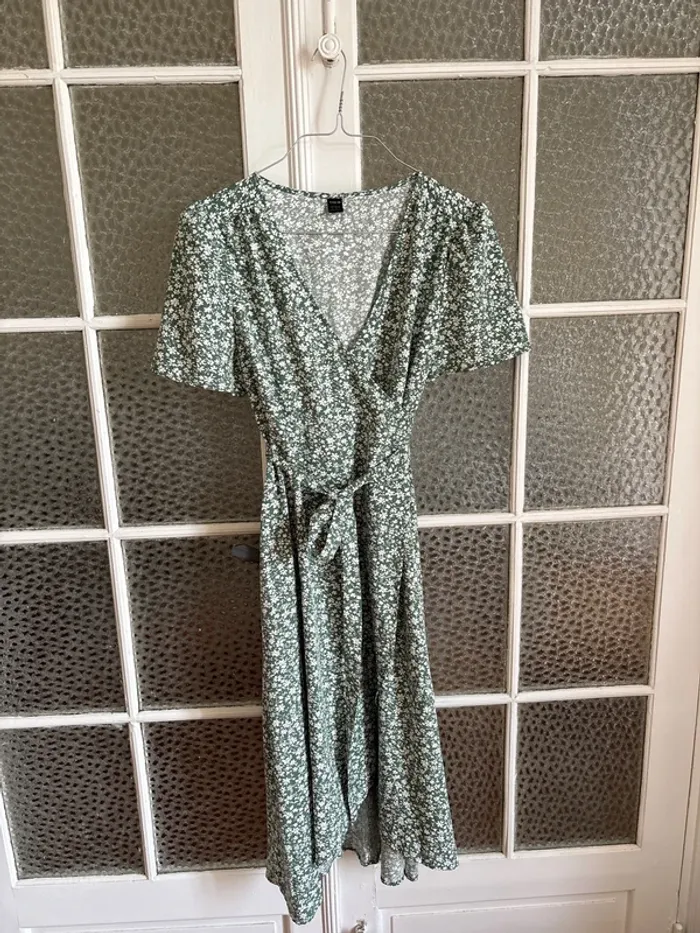 Robe de grossesse fleurie mi-longue