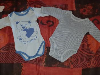 2 bodys manches longues 9mois