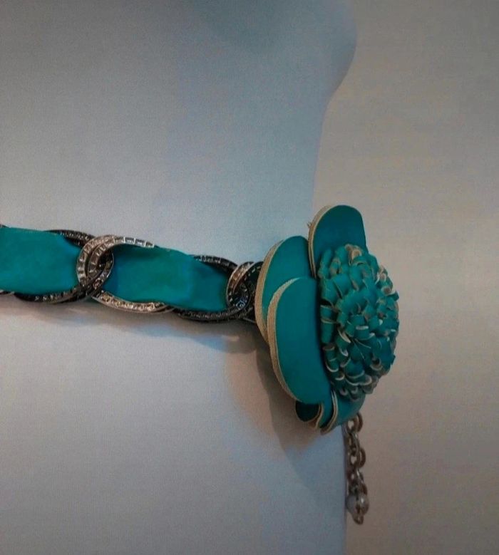 Ceinture avec fleur en cuir et chainette ajustable - photo numéro 2