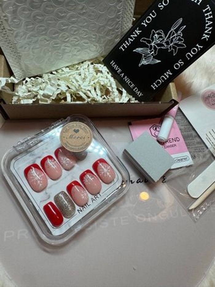 Press on nails - photo numéro 3