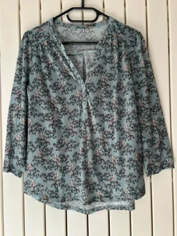 Joli chemisier H&M taille M en très bon état