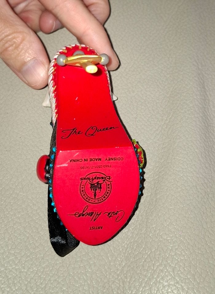 Mini chaussure mini shoes
ornement la mechante reine
disney - photo numéro 8