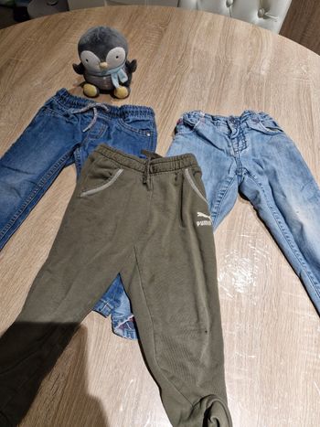 Lot 2 jeans + 1 jogging PUMA
