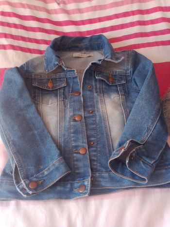 Vêtements fille 6 ans en très bon état