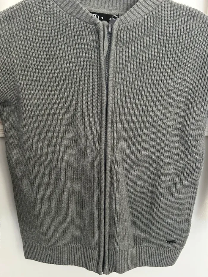 Gilet neuf garçon taille 4/5 ans - photo numéro 2
