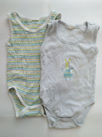 #lot De 2 Bodies Sans Manches Taille 12 Mois