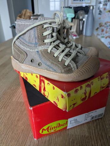 Chaussure minibel pointure 24 taupe toile très bon état dans boite d’origine