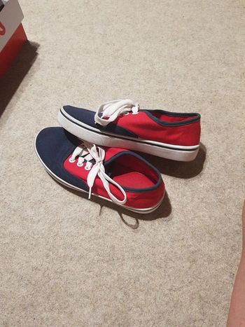 Chaussures en toile p.35 garçon neuves