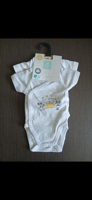 Lot 2 bodies manches courtes garçon Mickey disney 50 cm 0 mois