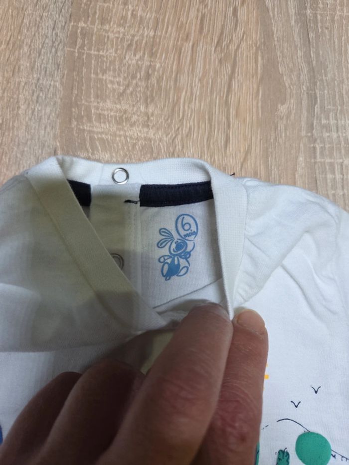 Tee-shirt 🌸 6 mois - photo numéro 3