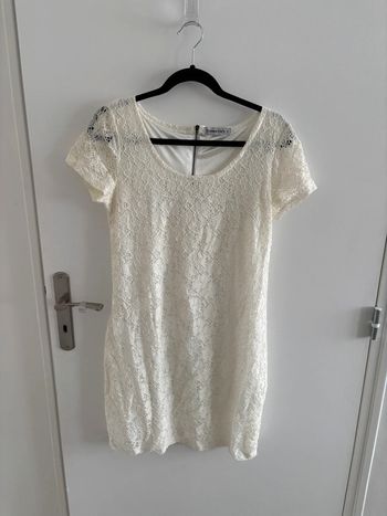 Robe blanche dentelle