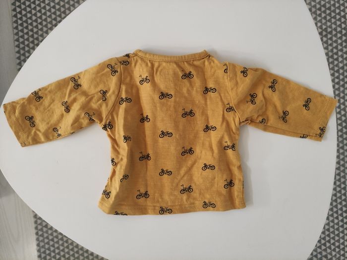 Tee shirt Kiabi 1 mois - photo numéro 2