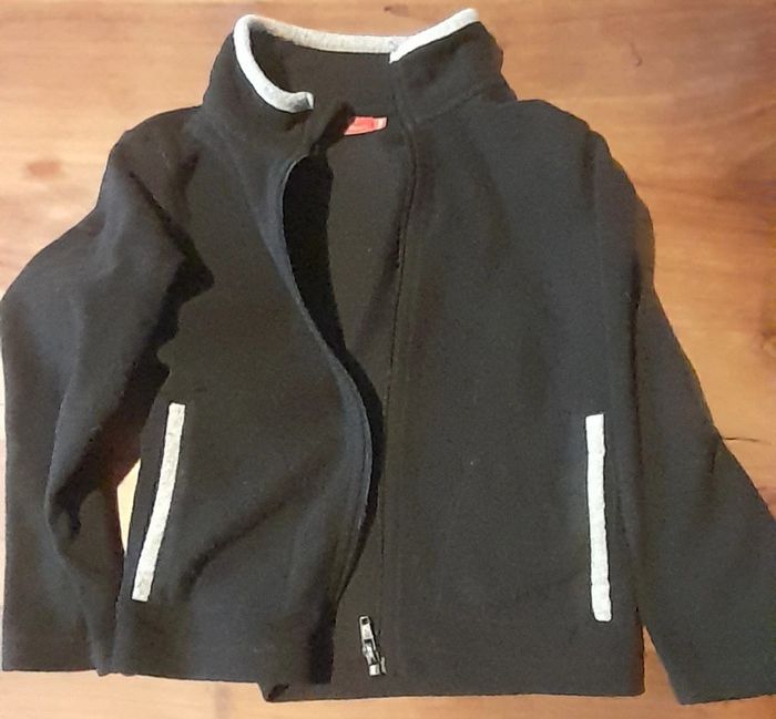 Jogging et gilet polaire