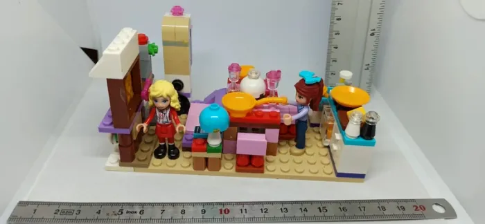 Salle à manger cuisine avec personnages lego - photo numéro 2