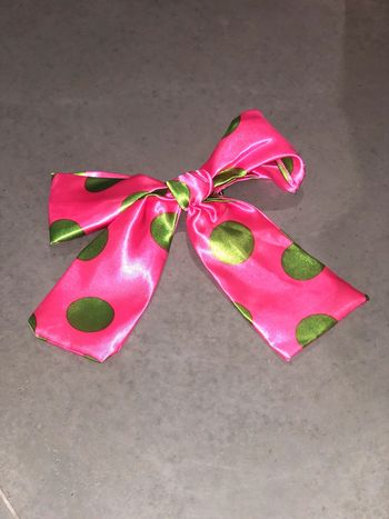 Jolie broche noeud rose