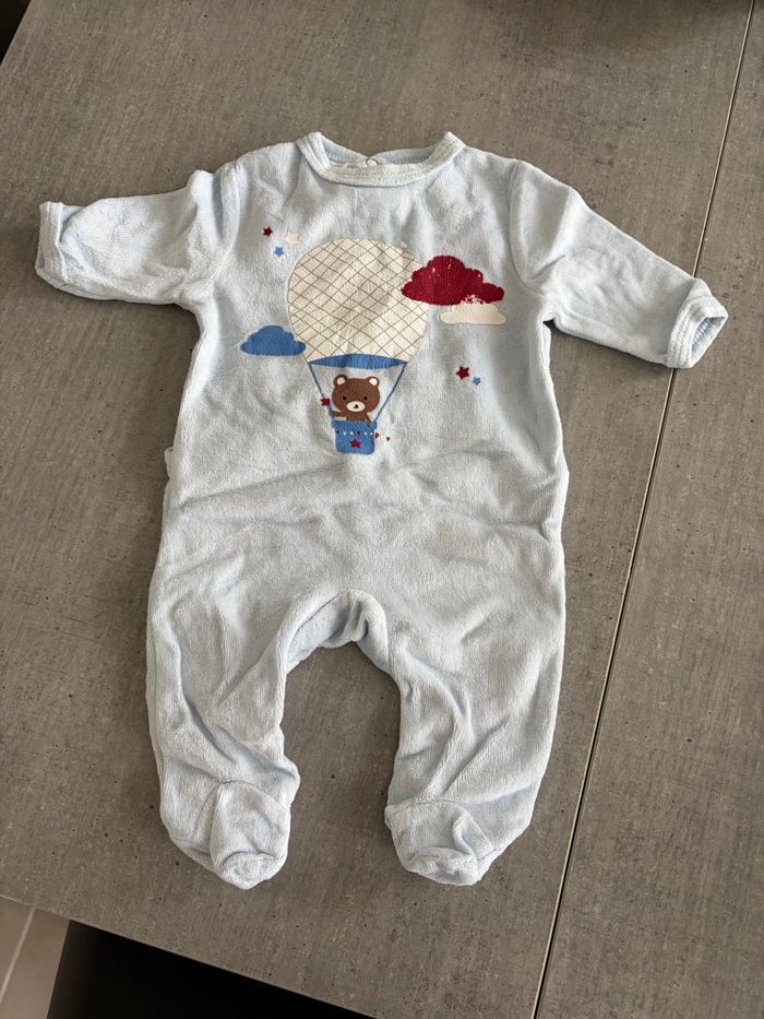 Pyjamas 1 mois - photo numéro 4