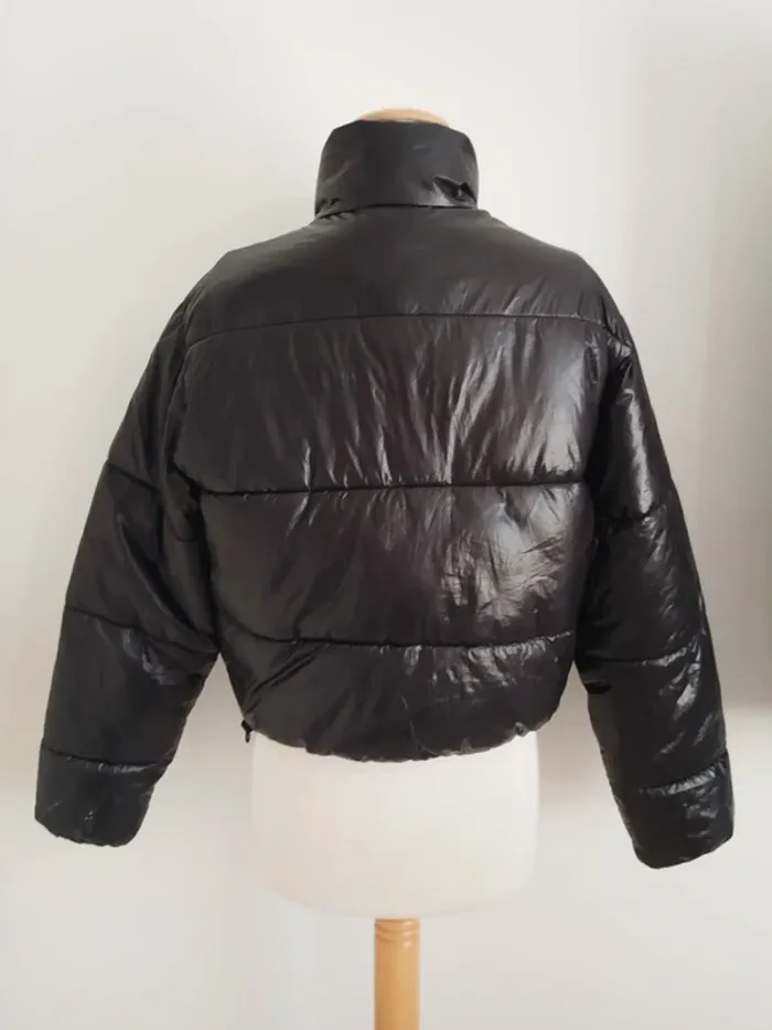 Doudoune courte noire Zara taille 36 - photo numéro 2