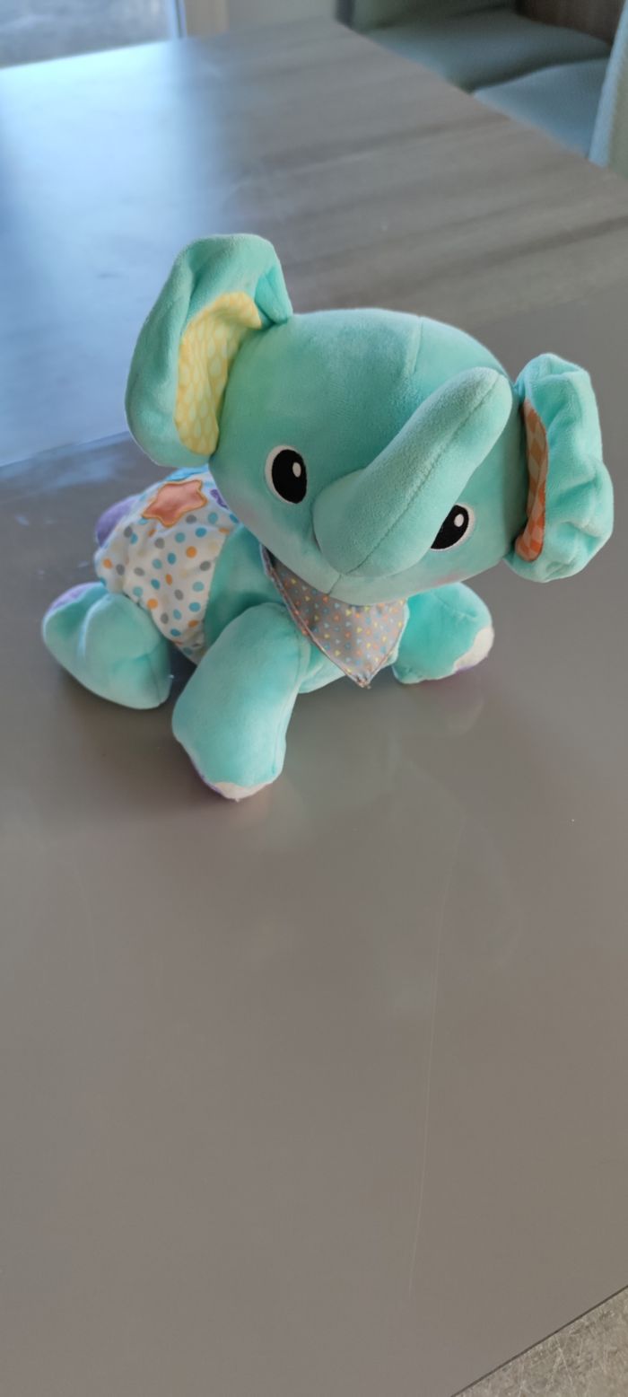 Éléphanteau peluche musical – jouet bébé (9 à 36 mois)