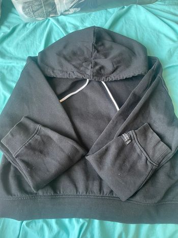 Pull court noir