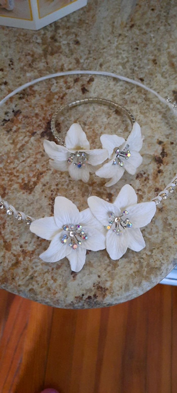 Lot bracelet et Collier cérémonie