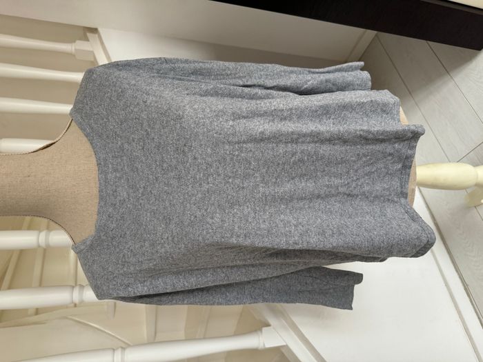 Pull Laetitia Mem gris avec tulle et sequins noirs et argentés à l'arrière - photo numéro 2