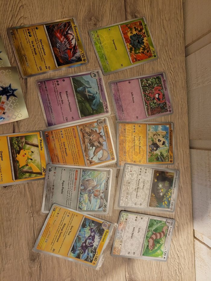 Lot cartes Pokémon différentes avec brillantes - photo numéro 4