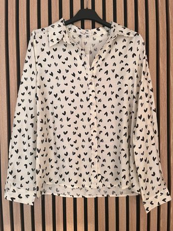 Chemise écru et cœurs
