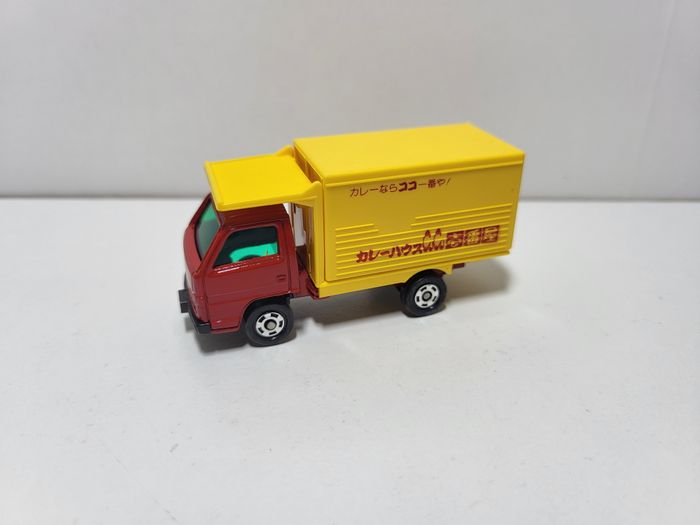 Tomica Isuzu Camion