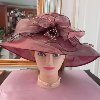  Chapeau de ceremonie en organza coloris prune 