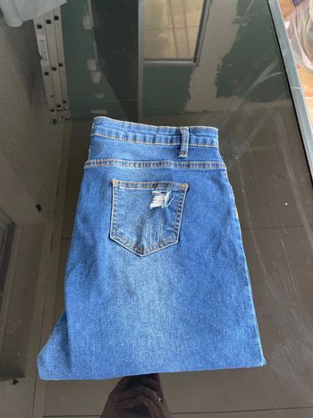 Jean troué de la marque Shein en taille L