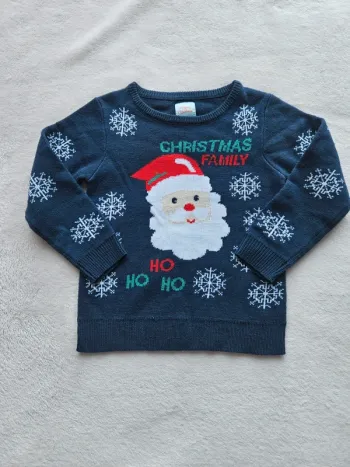 Pull père Noël 4 ans très bon état