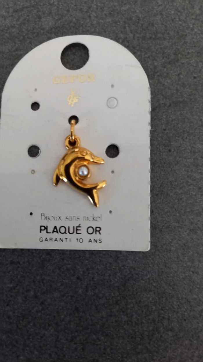 Pendentif plaqué or Dauphin neuf