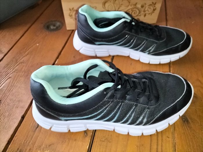 Basket noir et verte 37 - photo numéro 2