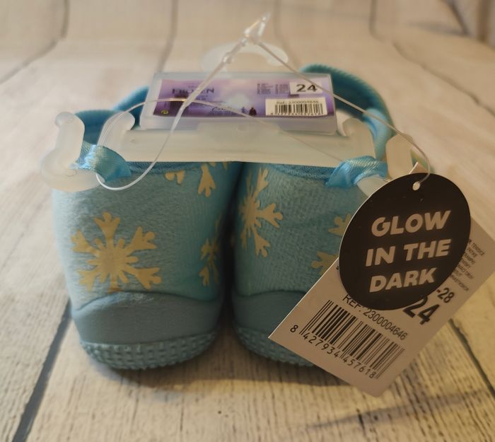 Reine des Neiges pantoufle enfant d'intérieur, brille dans la nuit - photo numéro 5